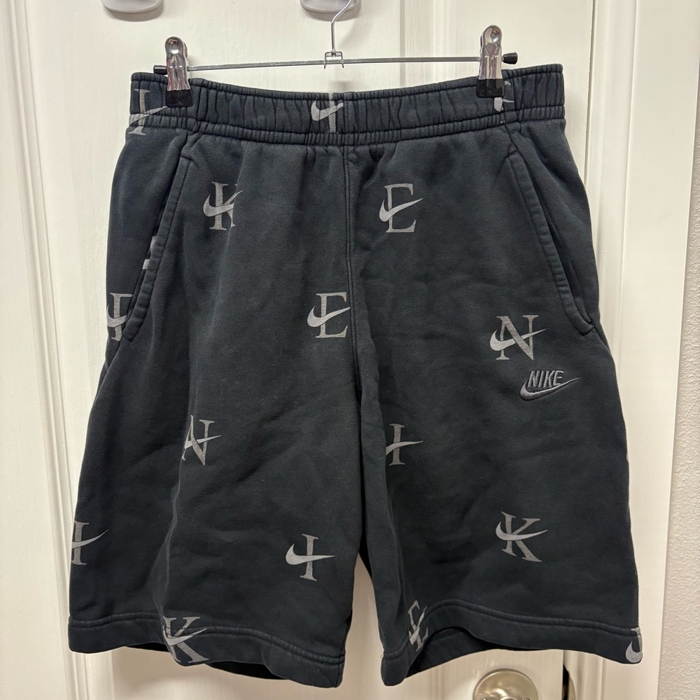 Nike Tech Men’s Athletic Black Gym Shorts Small Sweat Pocket Sports Ball Bottoms